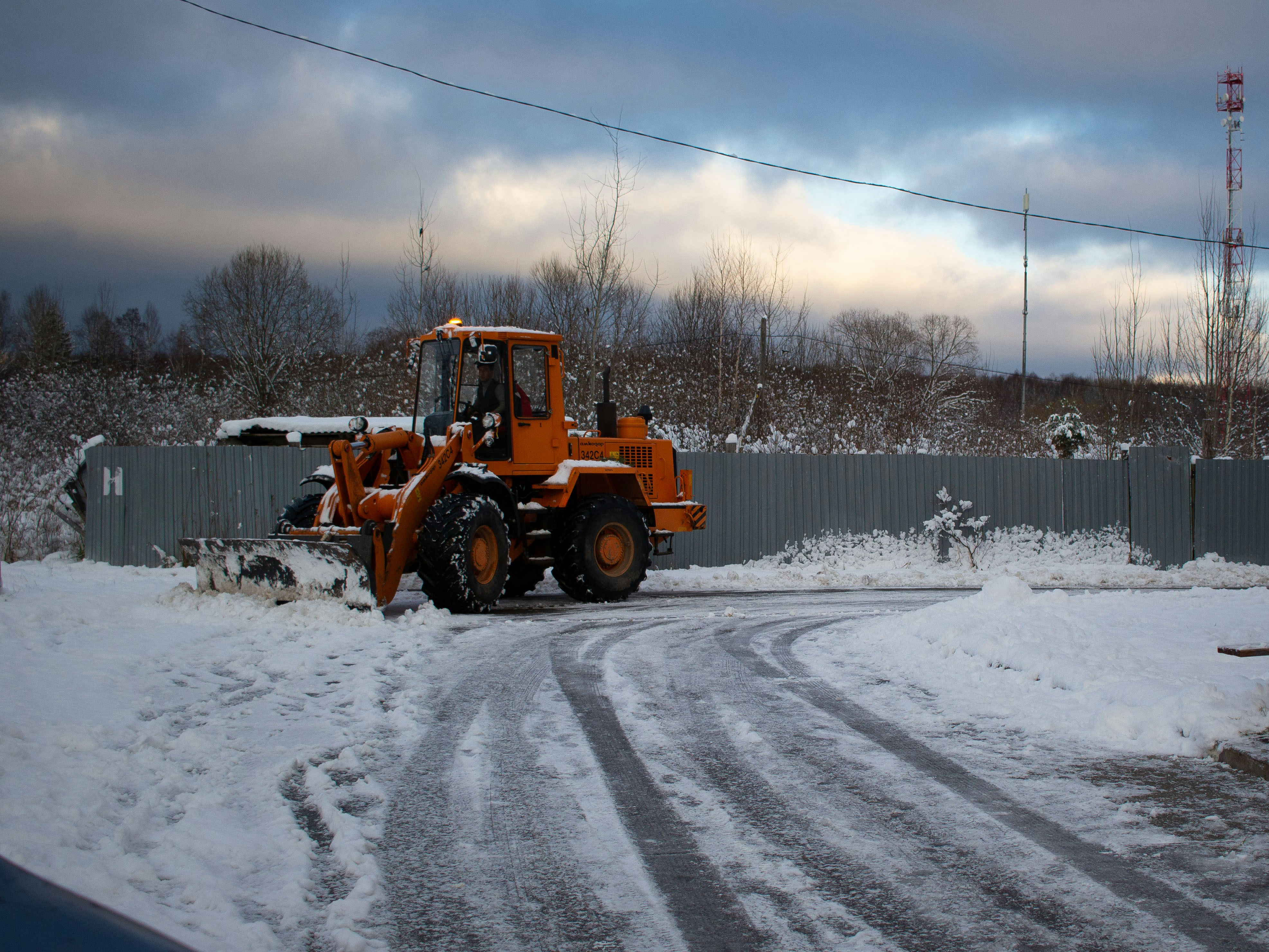 Adapting to Seasonal Changes with Versatile Workwear